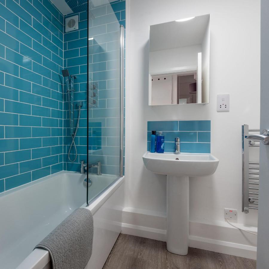 Riverside Apartment With Views And Parking キングスブリッジ エクステリア 写真