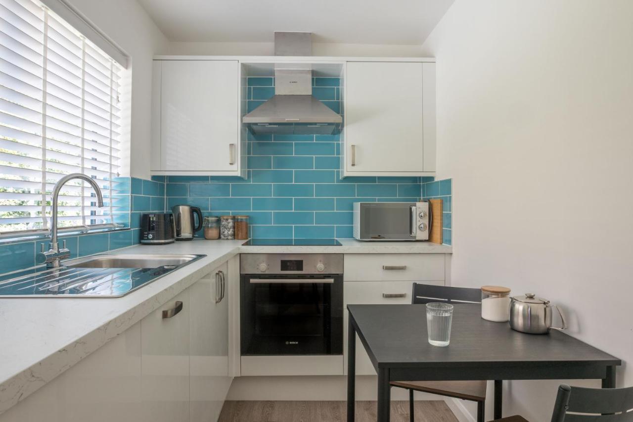 Riverside Apartment With Views And Parking キングスブリッジ エクステリア 写真