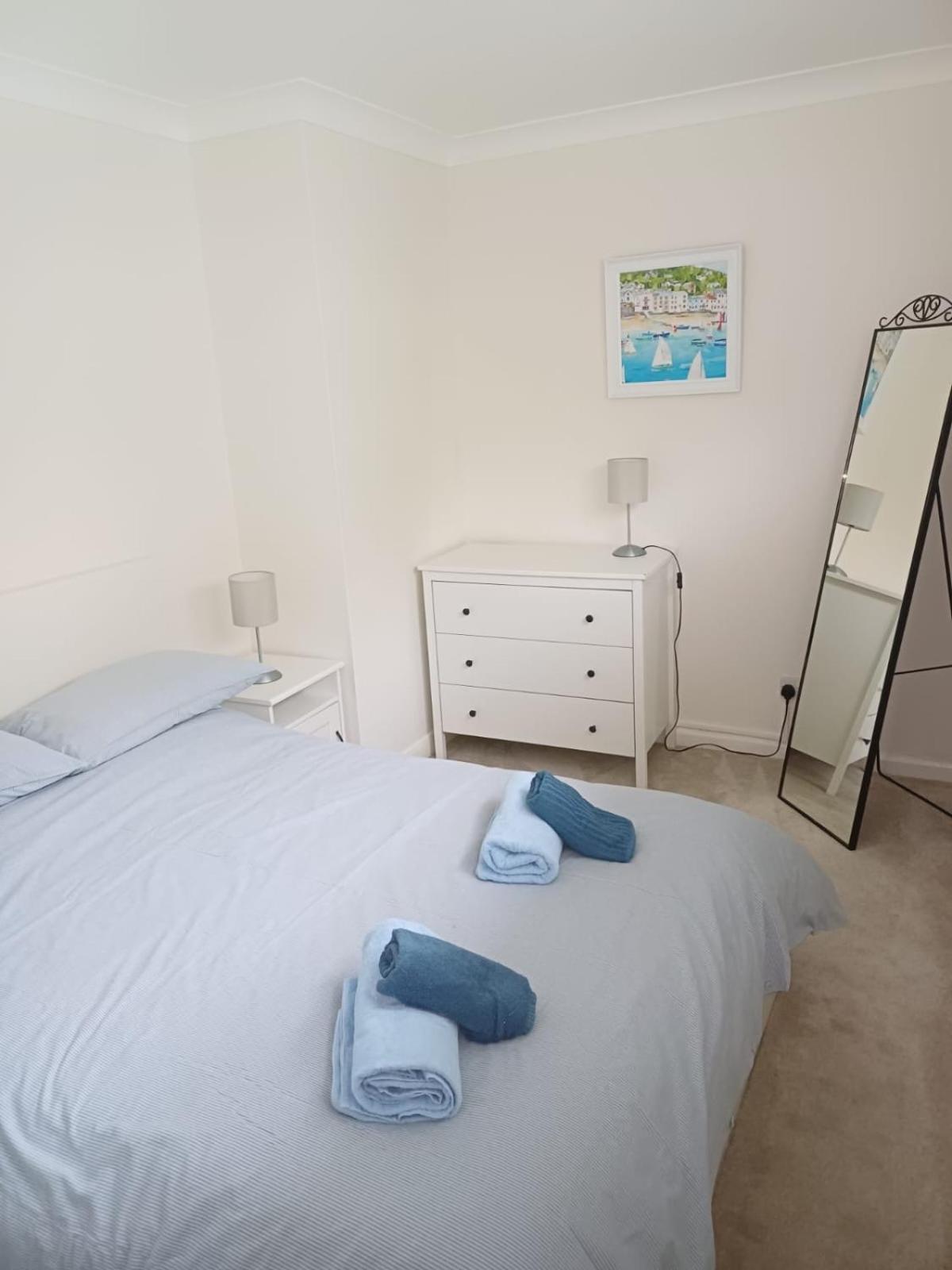 Riverside Apartment With Views And Parking キングスブリッジ エクステリア 写真